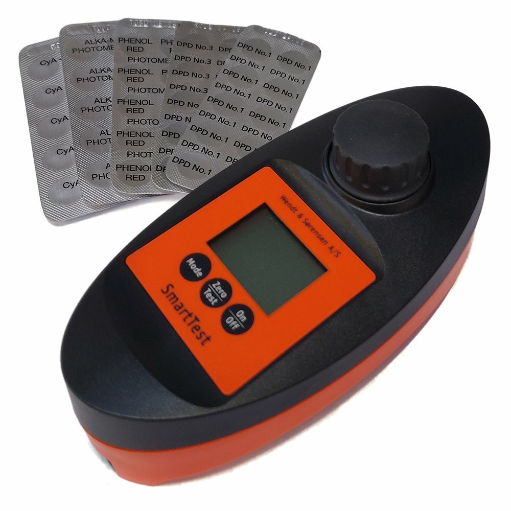 SmartTest digitalt photometer for måling av pH, klor, brom og alkalinitet. Gir nøyaktige resultater i spa og basseng for trygg vannkvalitet.