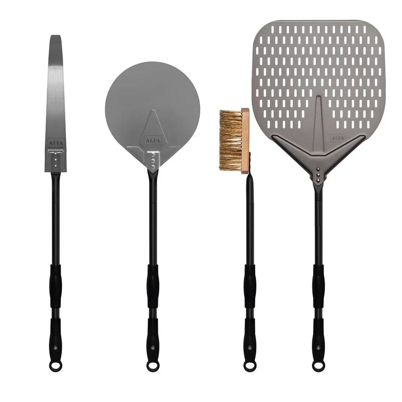 Pizza Peel Set Large med pizzaspade, vendespade, børste og stekespade i varmebestandig aluminium og stål – perfekt til ALFA pizzaovner opptil 1000 °C.