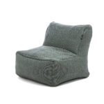 DOTTY lav loungestol fra Roolf Living – perfekt for å skape en koselig loungeatmosfære ute.