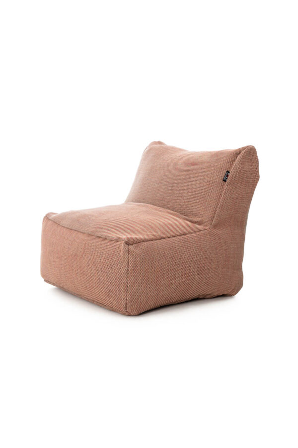 Lav DOTTY loungestol i moderne design – tilgjengelig i ulike farger for personlig stil i uterommet.