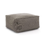 Slitesterk DOTTY Puff fra Roolf Living – gir fleksibel sitteplass og kan brukes som sidebord med bordplate.