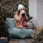 Hot DOTTY trådløs loungestol med integrert varmeelement, tre nivåer og opptil 8 timers batteritid – perfekt for hage, terrasse og uteområder.