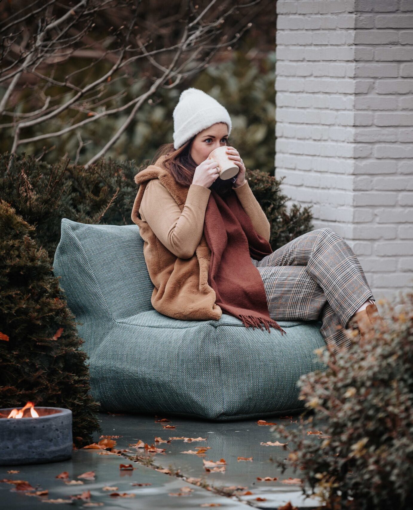 Hot DOTTY trådløs loungestol med integrert varmeelement, tre nivåer og opptil 8 timers batteritid – perfekt for hage, terrasse og uteområder.