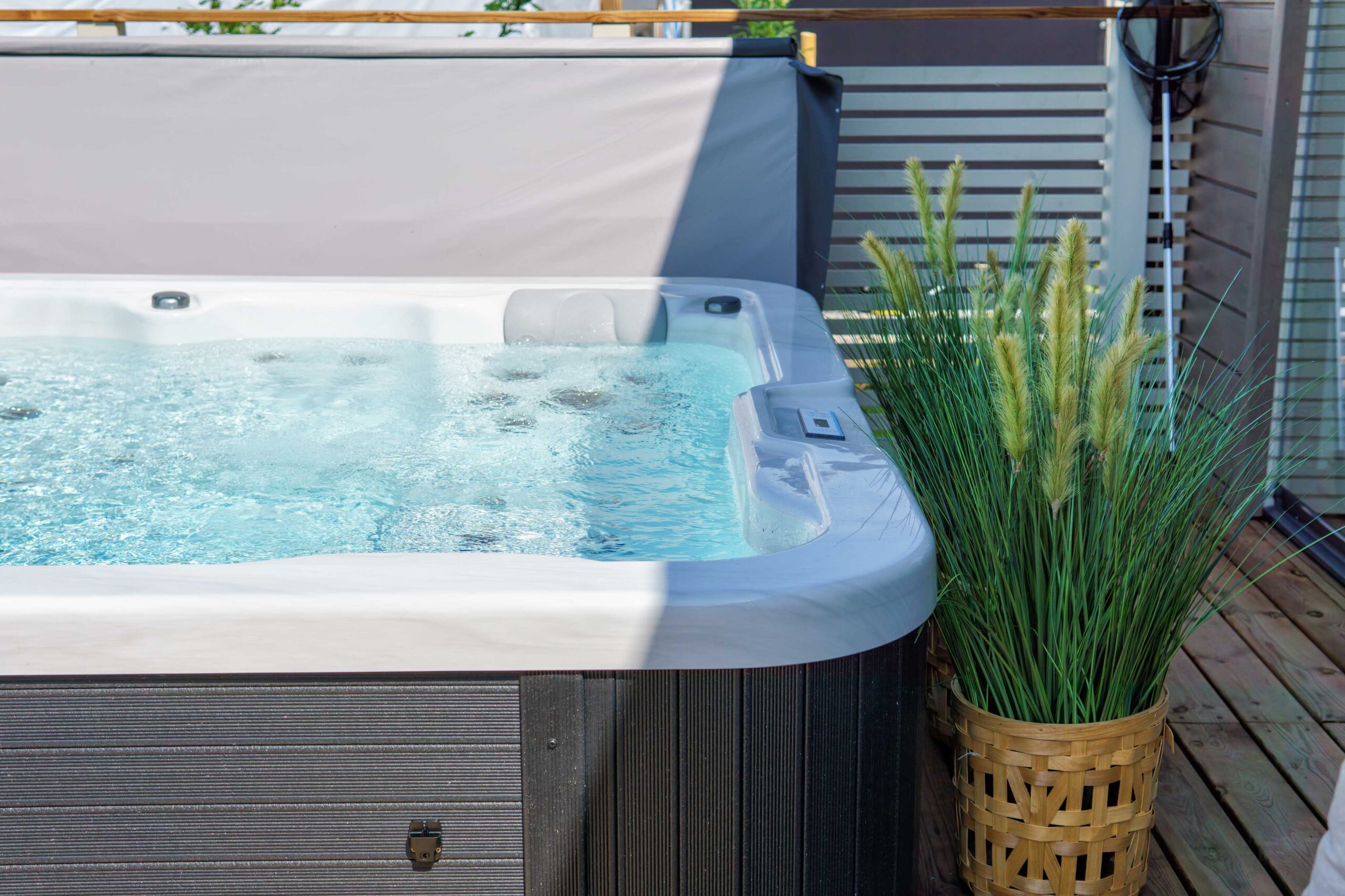 Klor, brom, pH-justering og startpakker for massasjebad. Hold vannet rent, balansert og hygienisk hele året med produkter fra Telemark Spas.