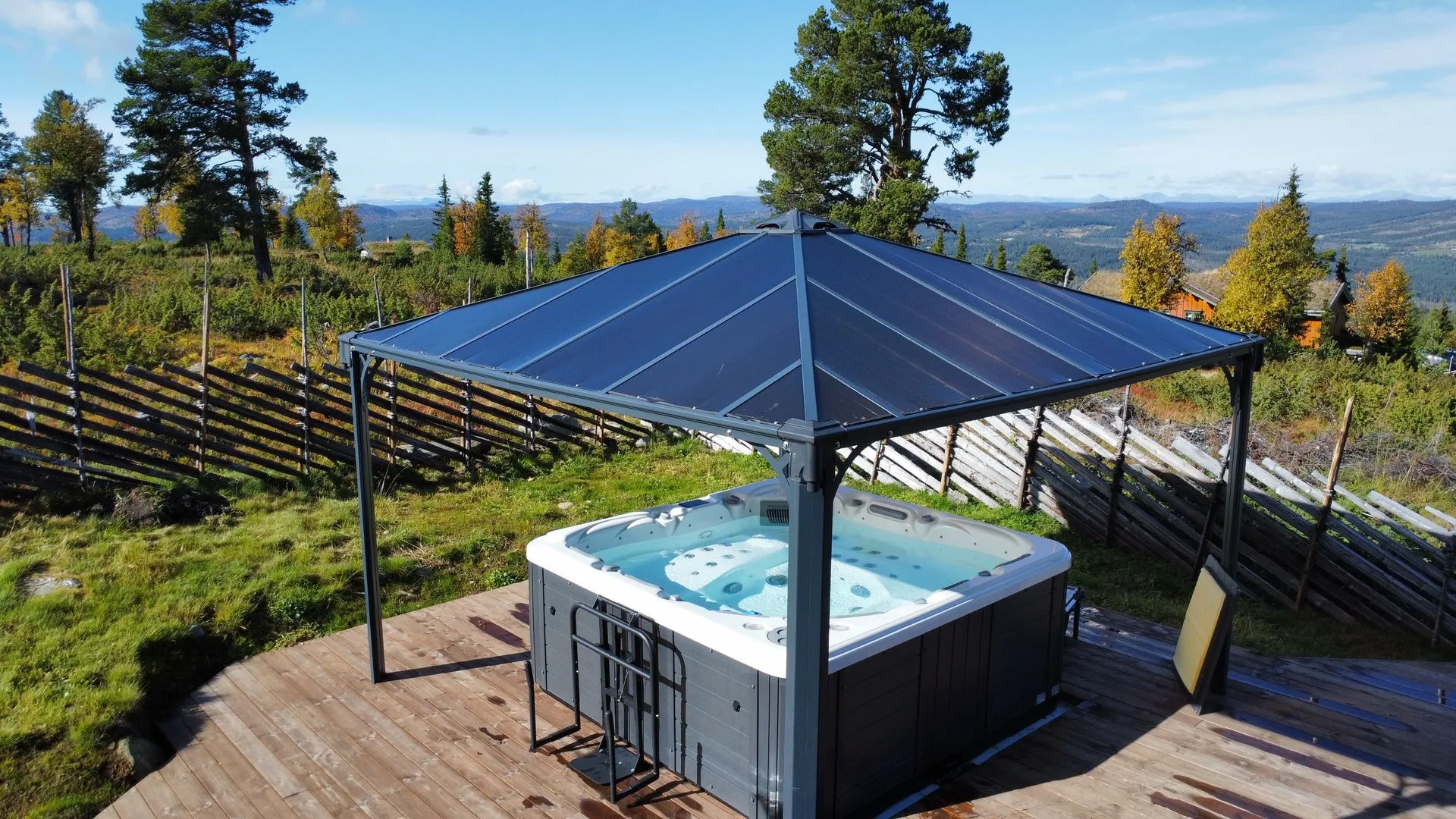 Praktiske videoer og artikler om rengjøring, vannbytte, vinterklargjøring og UV-lampebytte. Lær å vedlikeholde massasjebadet enkelt med Telemark Spas.